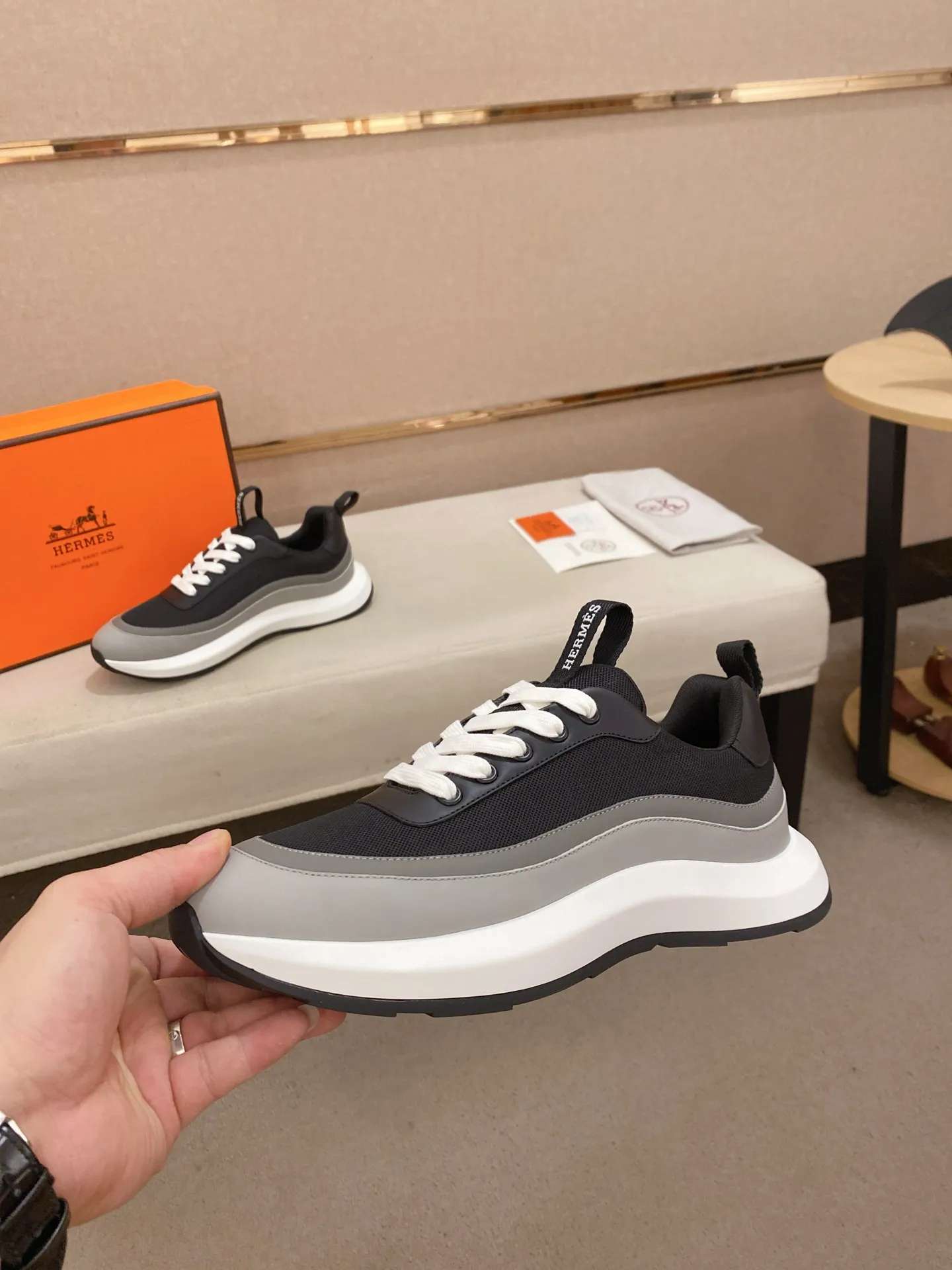 Men's clothing and shoes💰: 620💰《HERMES》【Classic Original Version】Hermès; Top 🔝 Purchasing Agency 🔍🔍Men's latest 🇺🇸 counters are on sale simultaneously, original imported from Italy ▲▲Silk cowhide with breathable fabric ▲▲ (high-end and expensive Qi·Grade) Exquisite workmanship (Italian 🇮🇹Imported water-dyed 🐂cowhide lining) Sole: Original sole provided by the original factory, ⚠️Exclusive double-layer activity·TPR·Rubber·Combined molded outsole; Super·comfortable·wear-resistant·non-slip·environmental protection The real thing is more beautiful if you take the real thing (high quality, follow the order), you can enter and exit the counter at will * Number of yards: 38·39·40·41·42·43·44# (can be customized 45.)